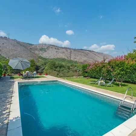 Queen's Garden Villa