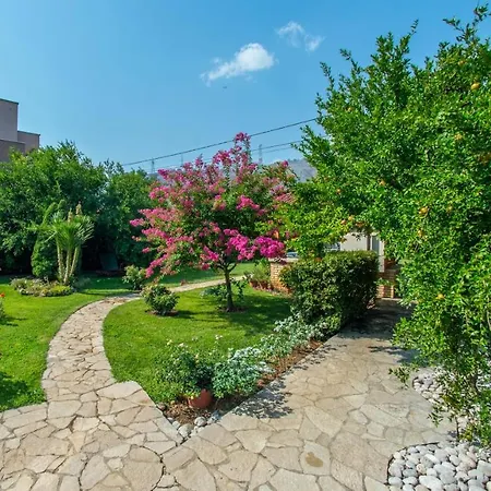 Villa Queen's Garden *