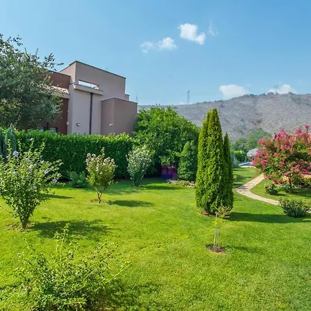 Queen's Garden * Mostar
