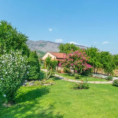 Villa Queen's Garden