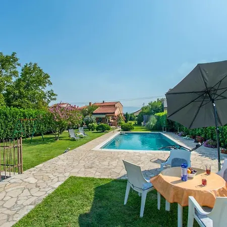 Queen's Garden Villa
