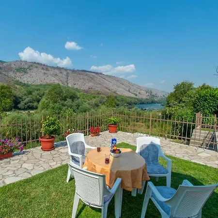 Queen's Garden Villa *