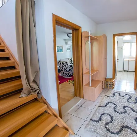 Queen's Garden Villa *