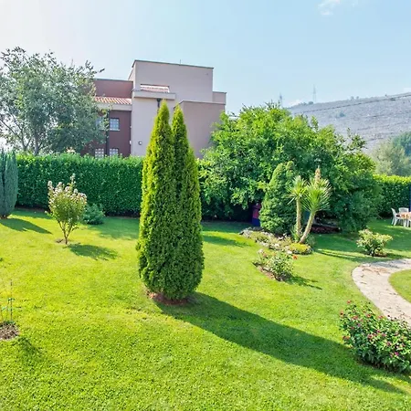 Queen's Garden * Mostar